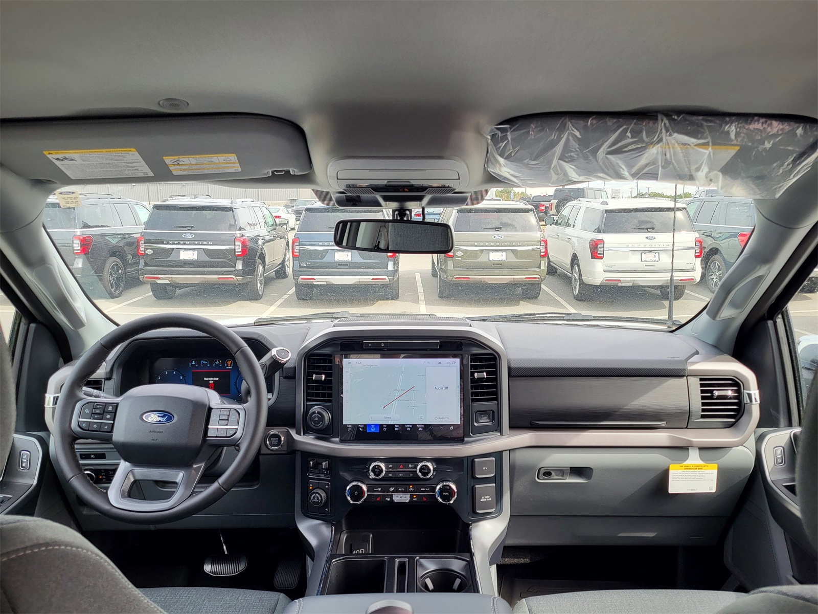 2025 Ford F-150 XLT photo 13
