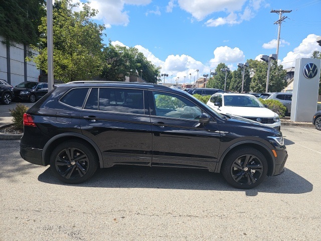 2024 Volkswagen Tiguan SE R-Line Black photo 2