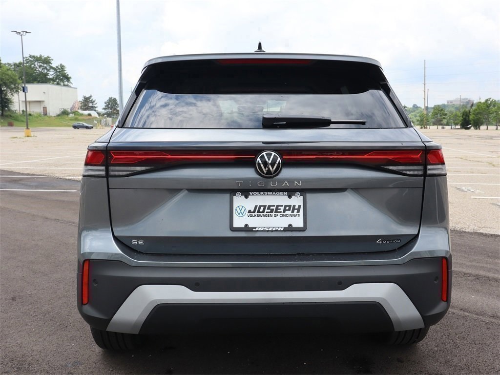 2025 Volkswagen Tiguan SE photo 3