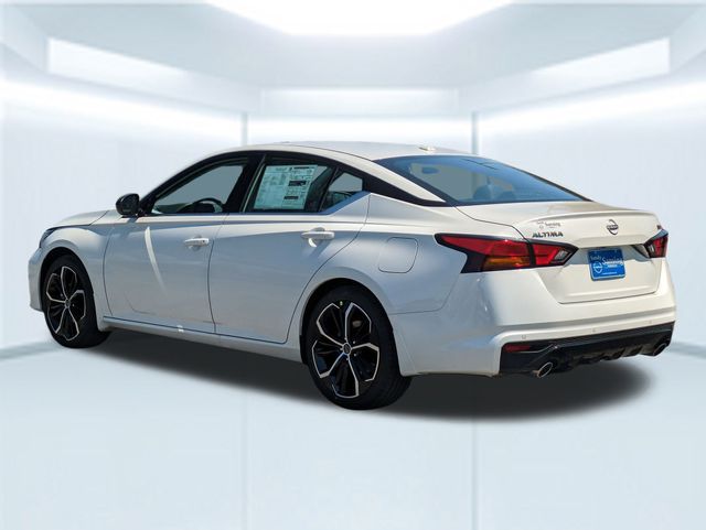 2025 Nissan Altima 2.5 SR photo 2