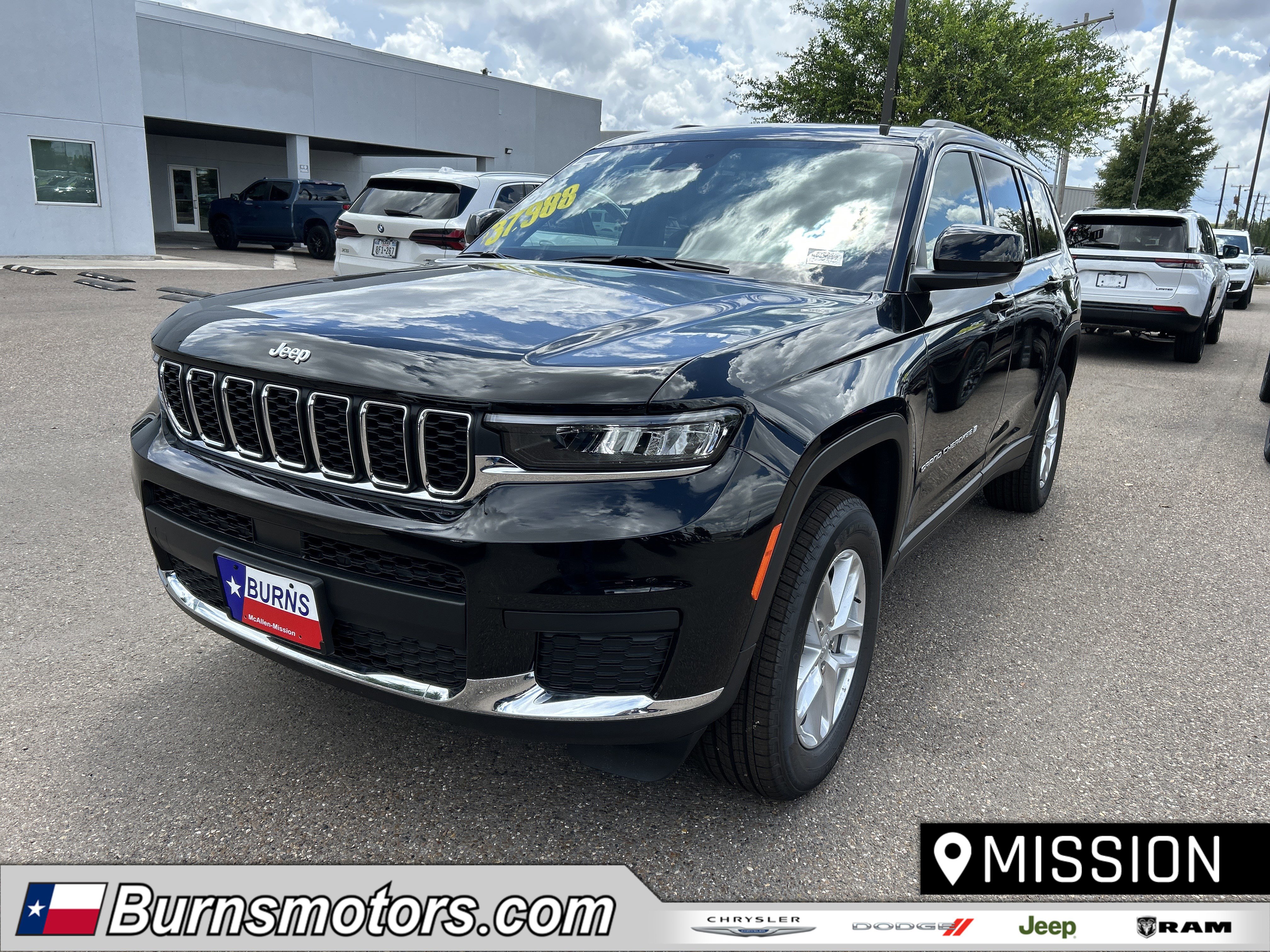 2025 Jeep Grand Cherokee L Laredo's photo
