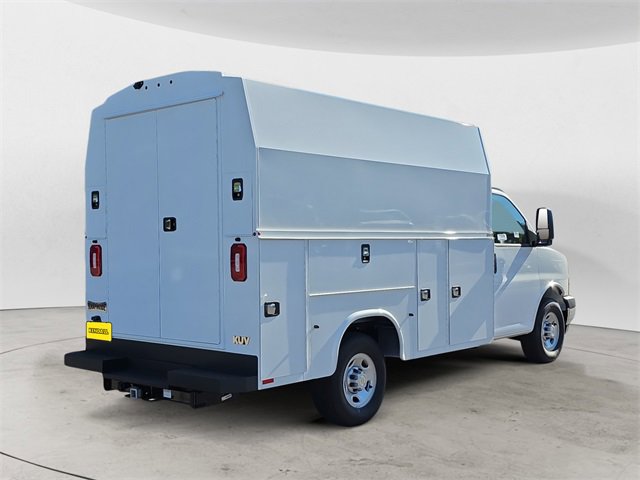 2025 Chevrolet Express Cutaway 3500 photo 3