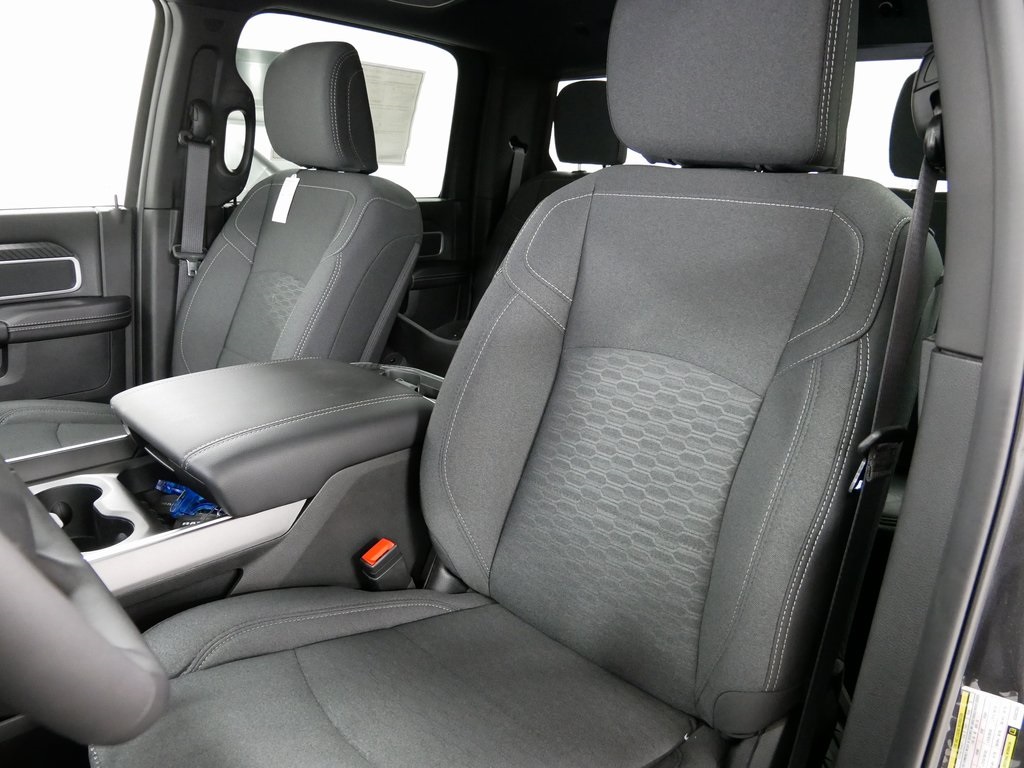 2025 Ram 3500 Big Horn photo 9