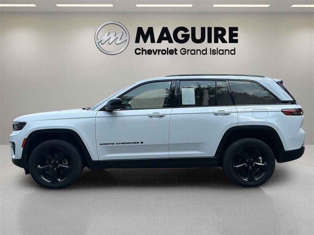2023 Jeep Grand Cherokee Altitude photo 3