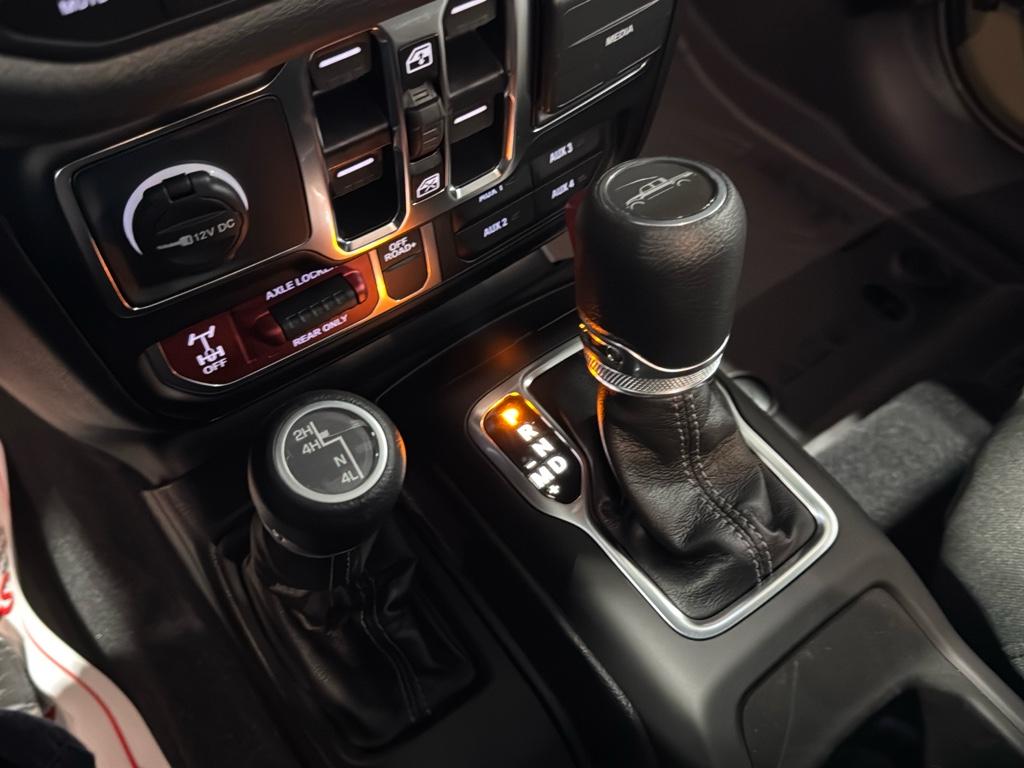 2025 Jeep Gladiator Willys photo 31