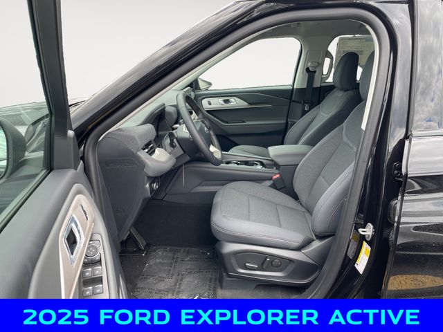 2025 Ford Explorer photo 9