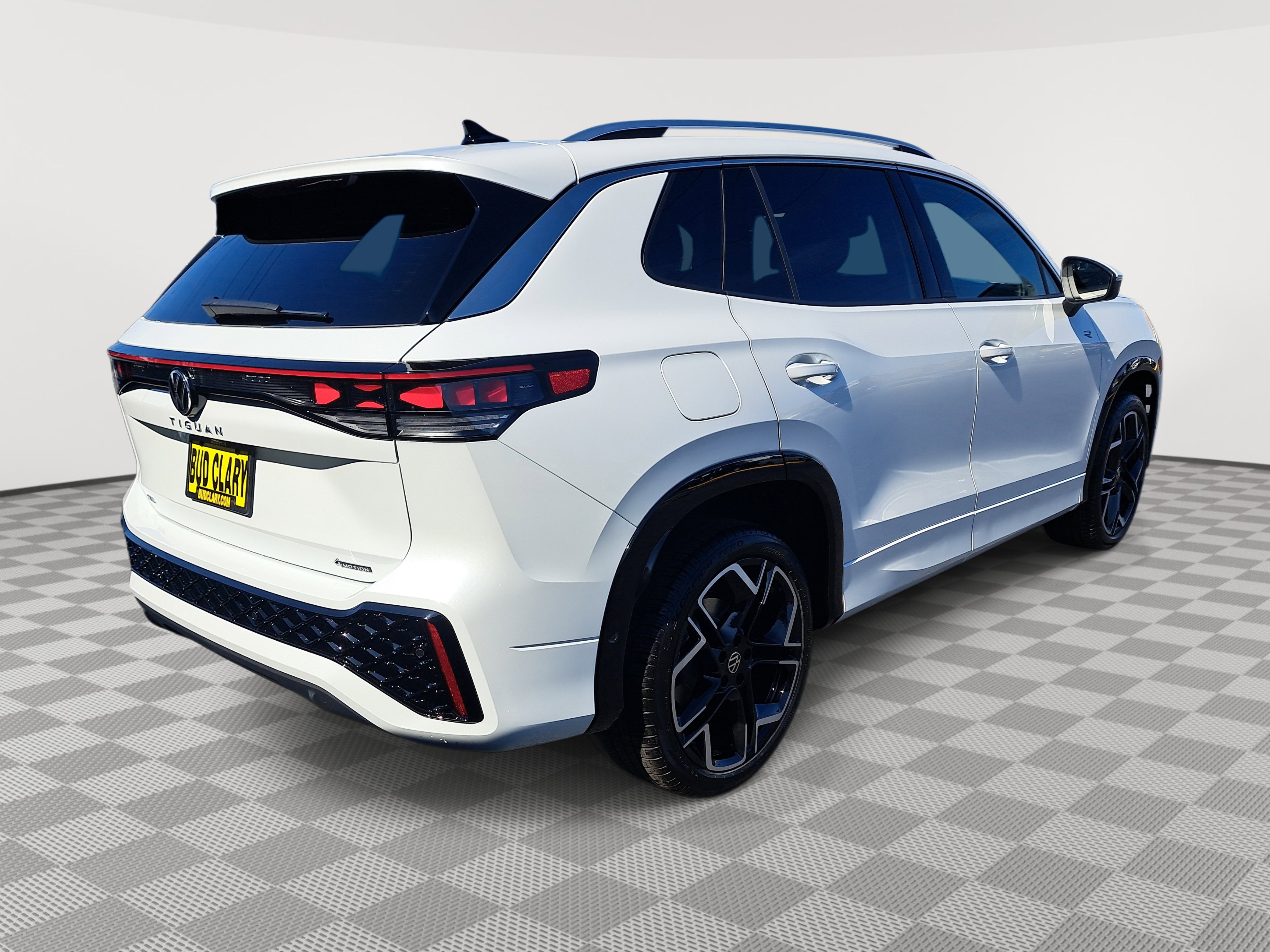 2025 Volkswagen Tiguan SEL R-Line Black photo 4