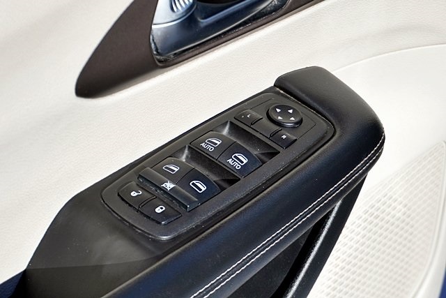 Used 2022 White Chrysler LX image 23