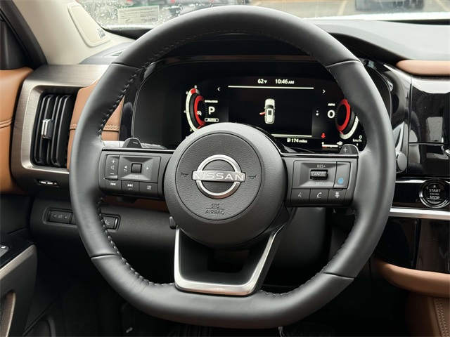2025 Nissan Pathfinder Platinum photo 3