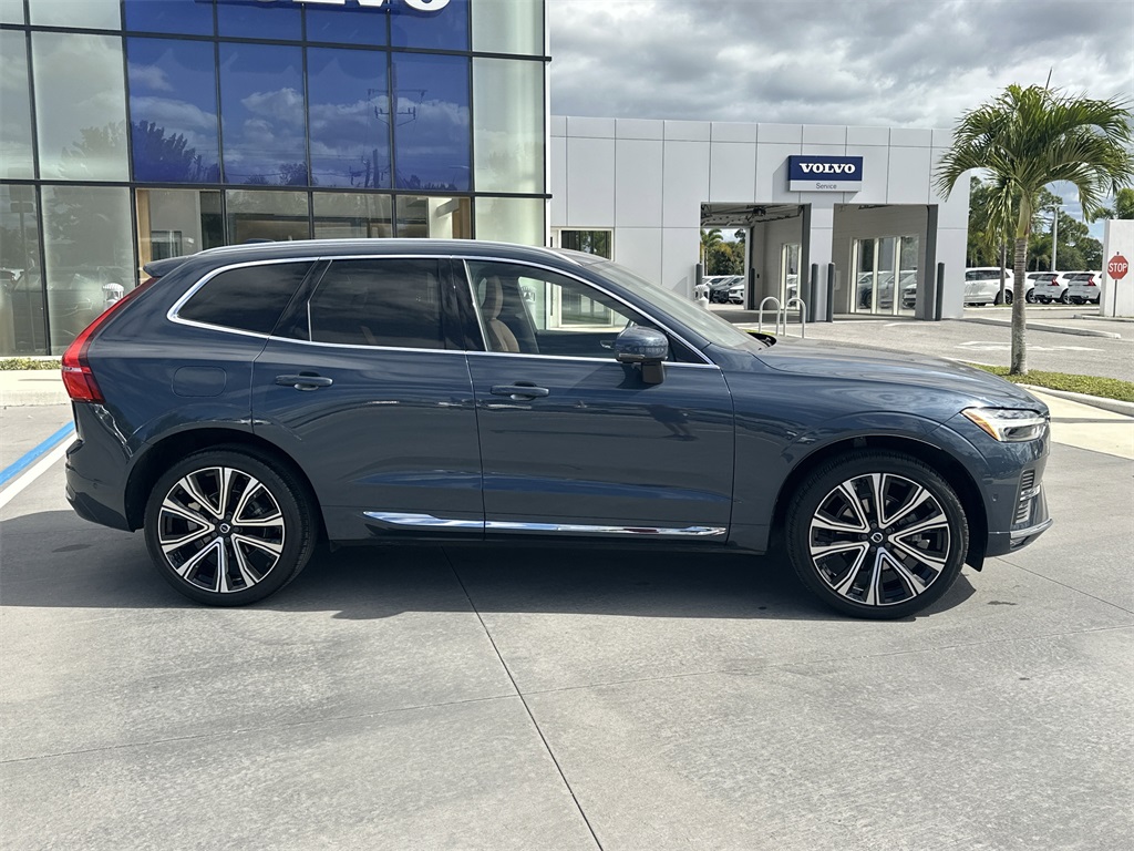 2023 Volvo XC60 B5 Ultimate photo 2