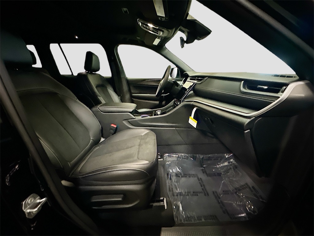 2025 Jeep Grand Cherokee Altitude X photo 5
