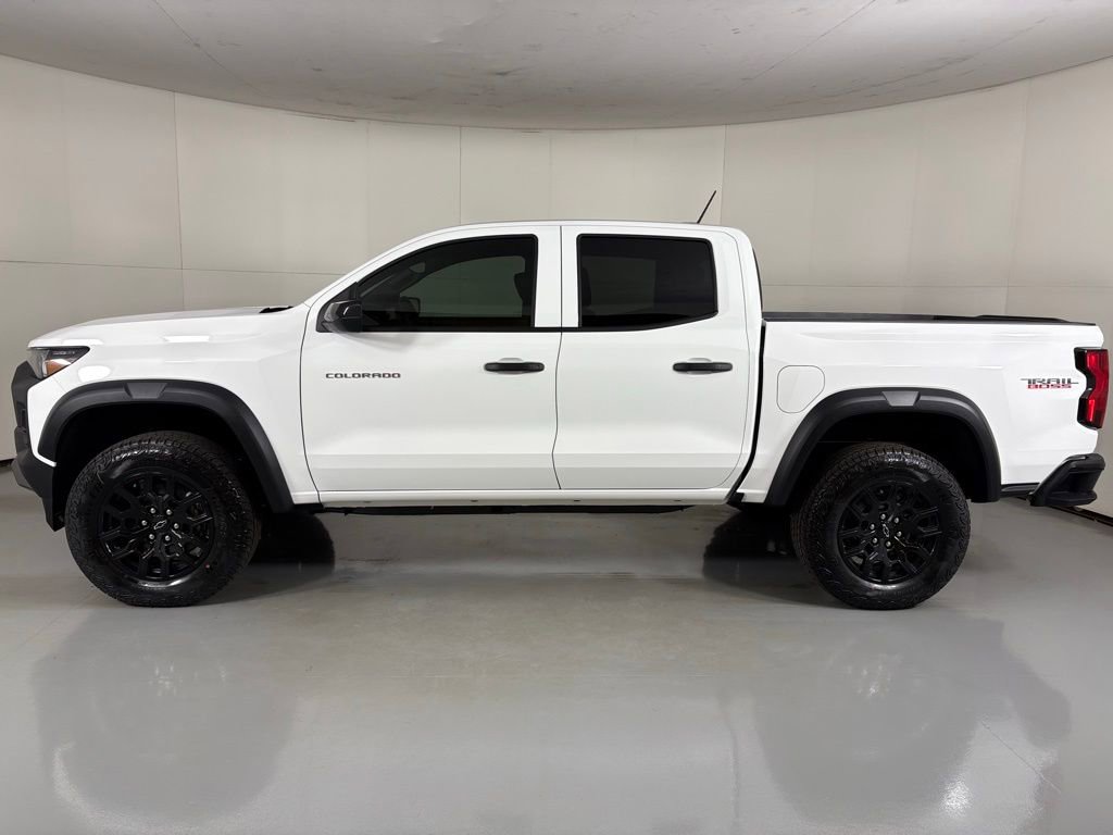 2026 Chevrolet Colorado Trail Boss photo 2