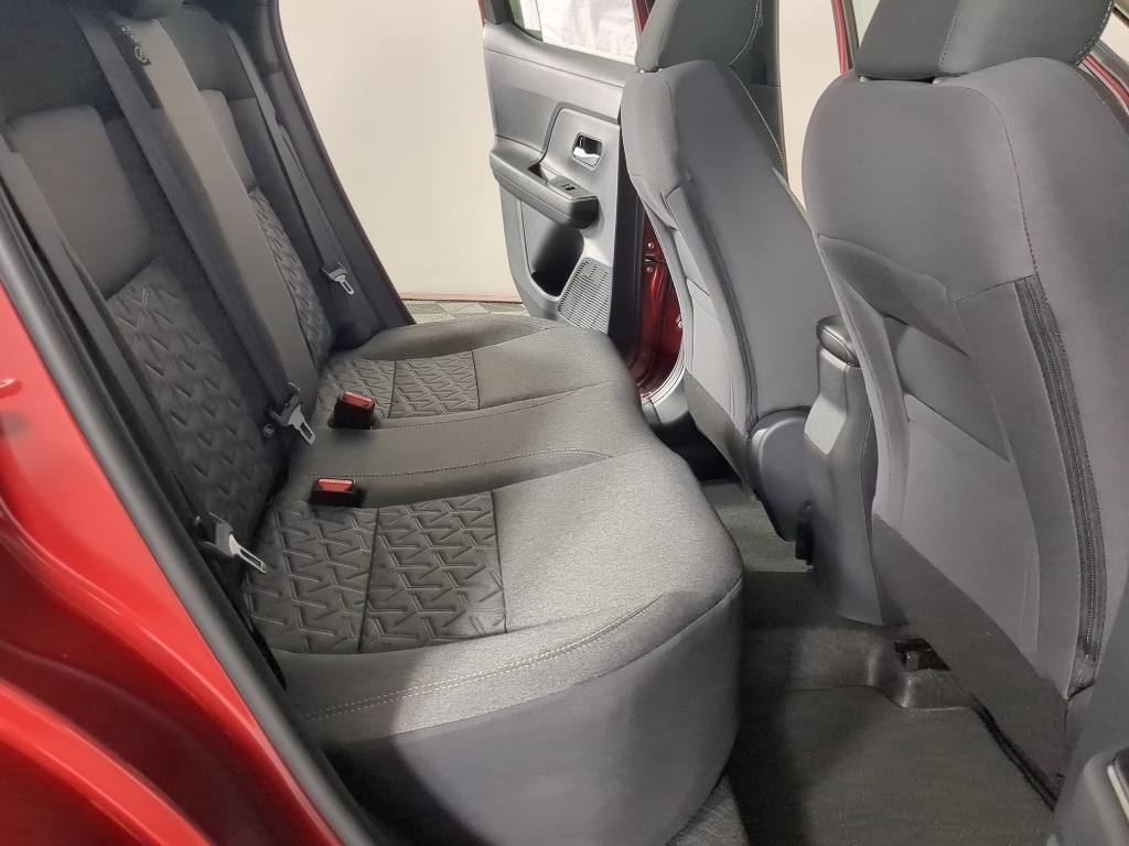 2025 Nissan Kicks SV photo 16
