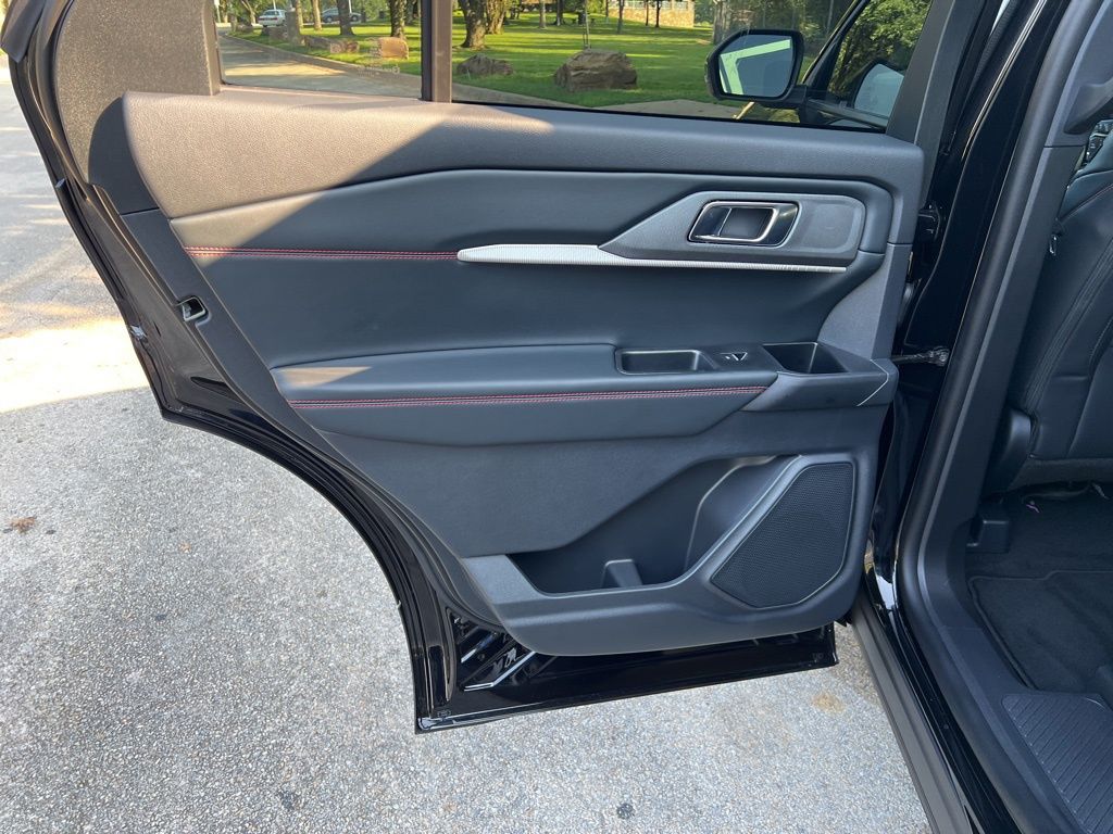 2025 Ford Explorer ST-Line photo 25