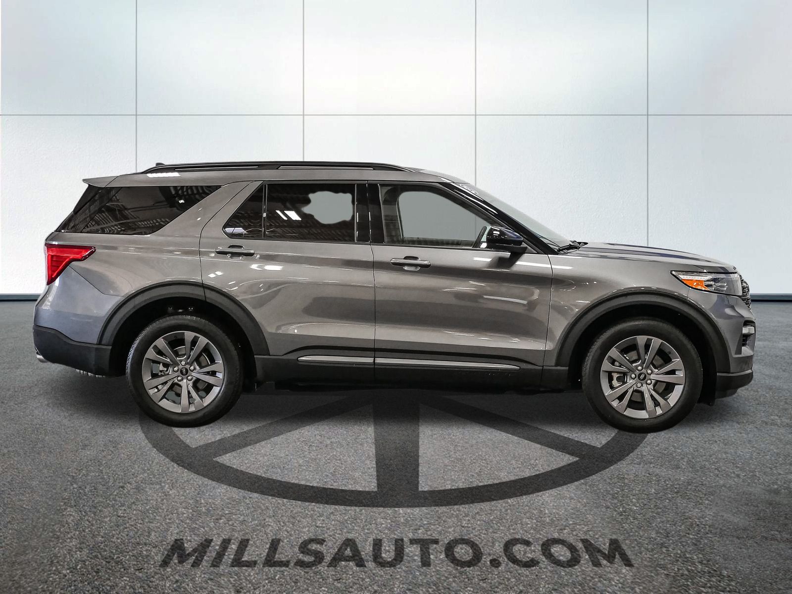 2023 Ford Explorer XLT photo 9
