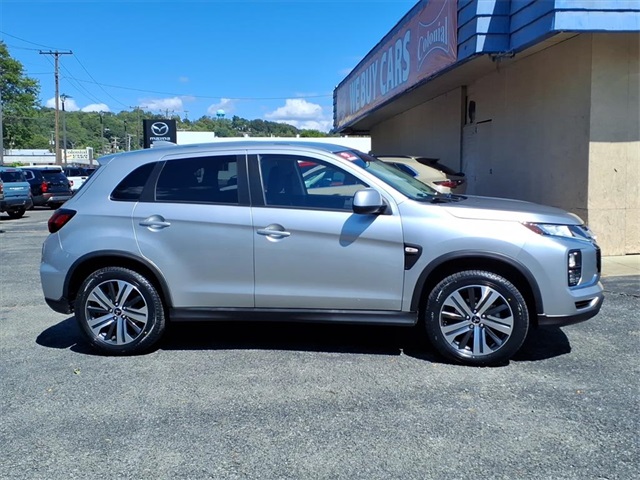 2022 Mitsubishi Outlander Sport ES photo 2