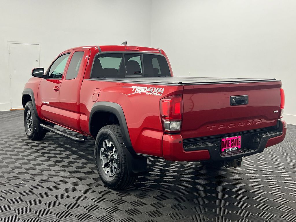 2016 Toyota Tacoma TRD photo 3