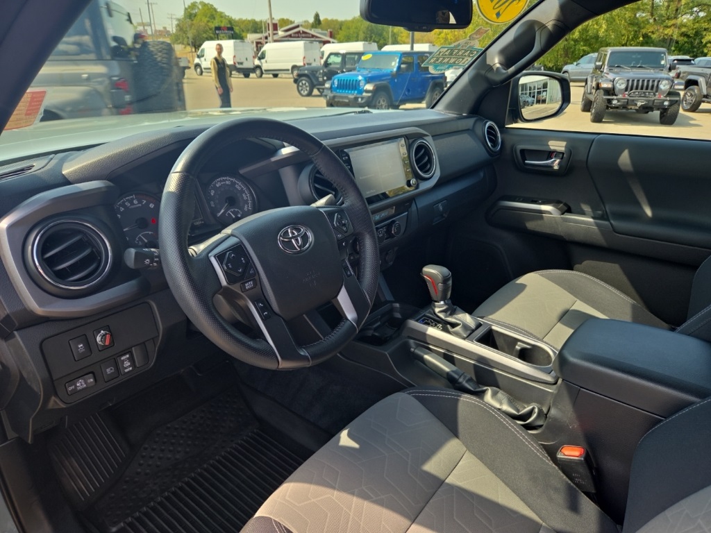 2023 Toyota Tacoma TRD Off-Road photo 16