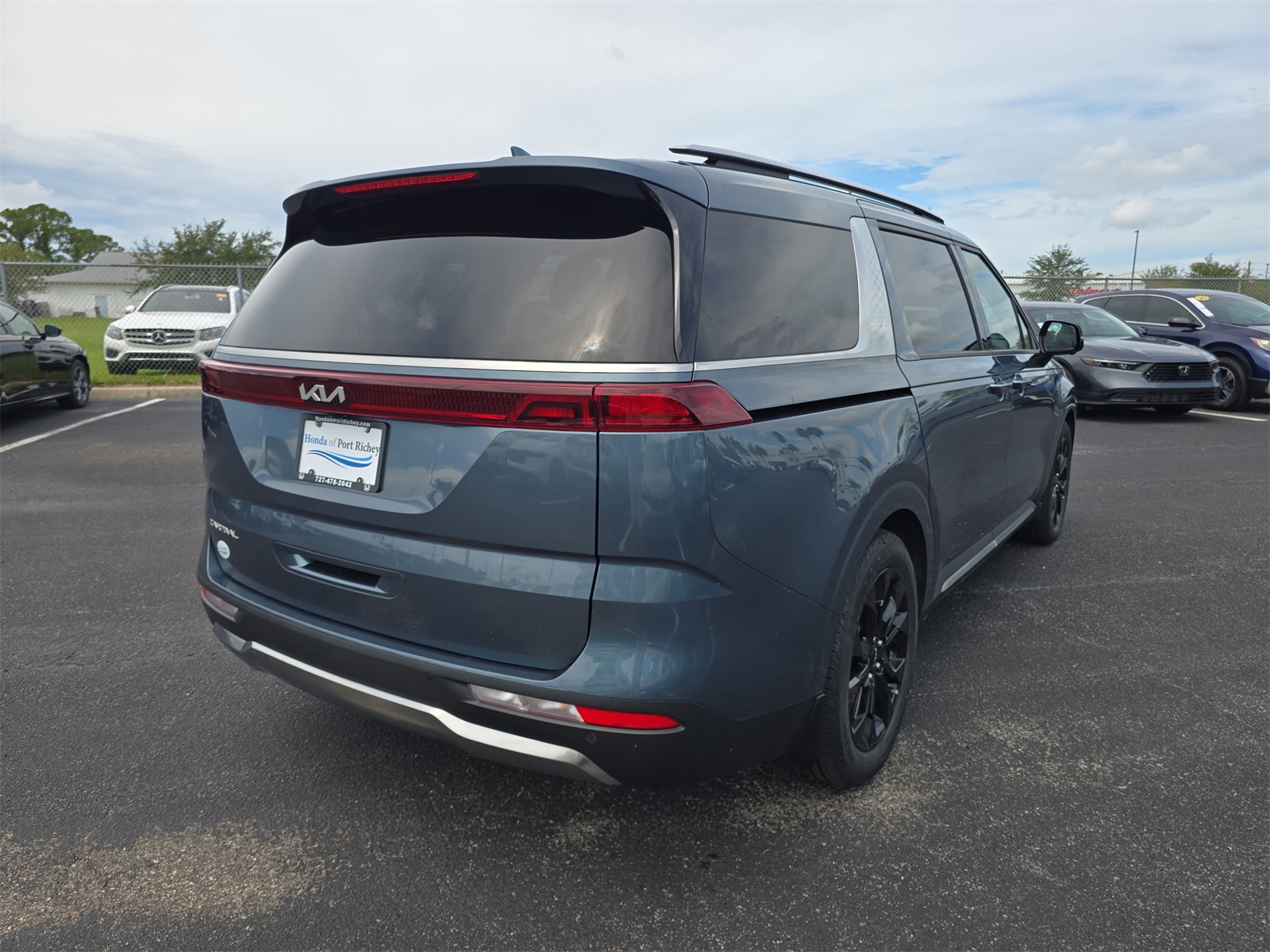 2023 Kia Carnival SX photo 2