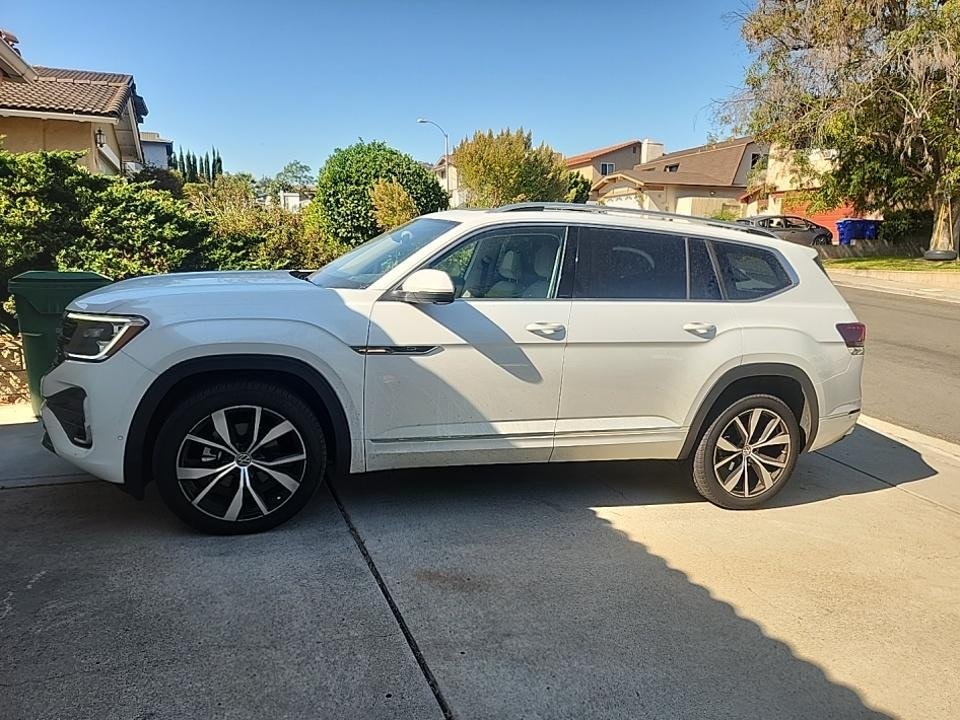 2025 Volkswagen Atlas SEL Premium R-Line photo 2