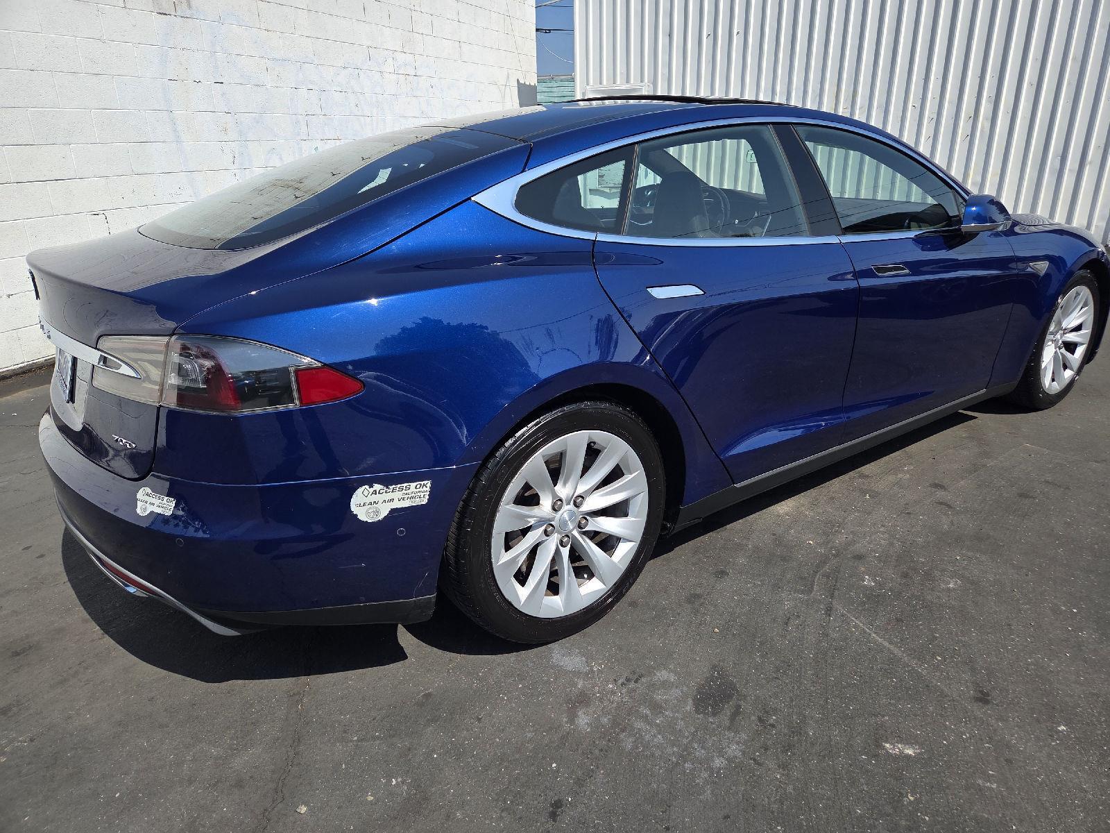 2016 Tesla Model S 70D photo 17