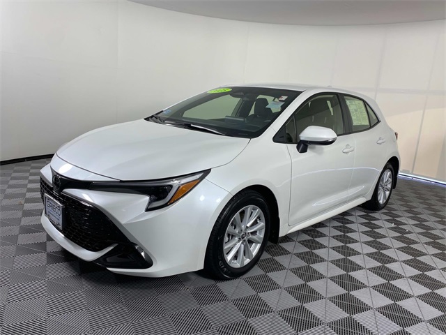 2025 Toyota Corolla SE photo 3