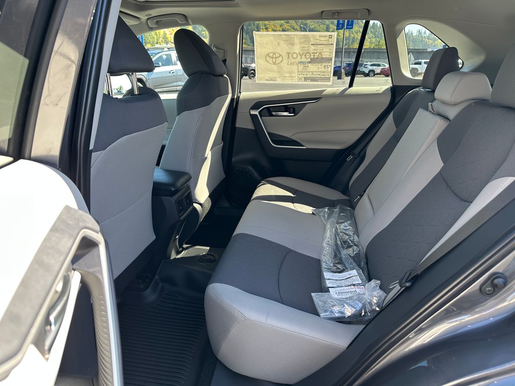 2025 Toyota RAV4 XLE photo 14