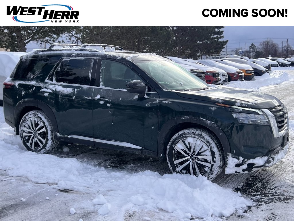 2024 Nissan Pathfinder Platinum's photo