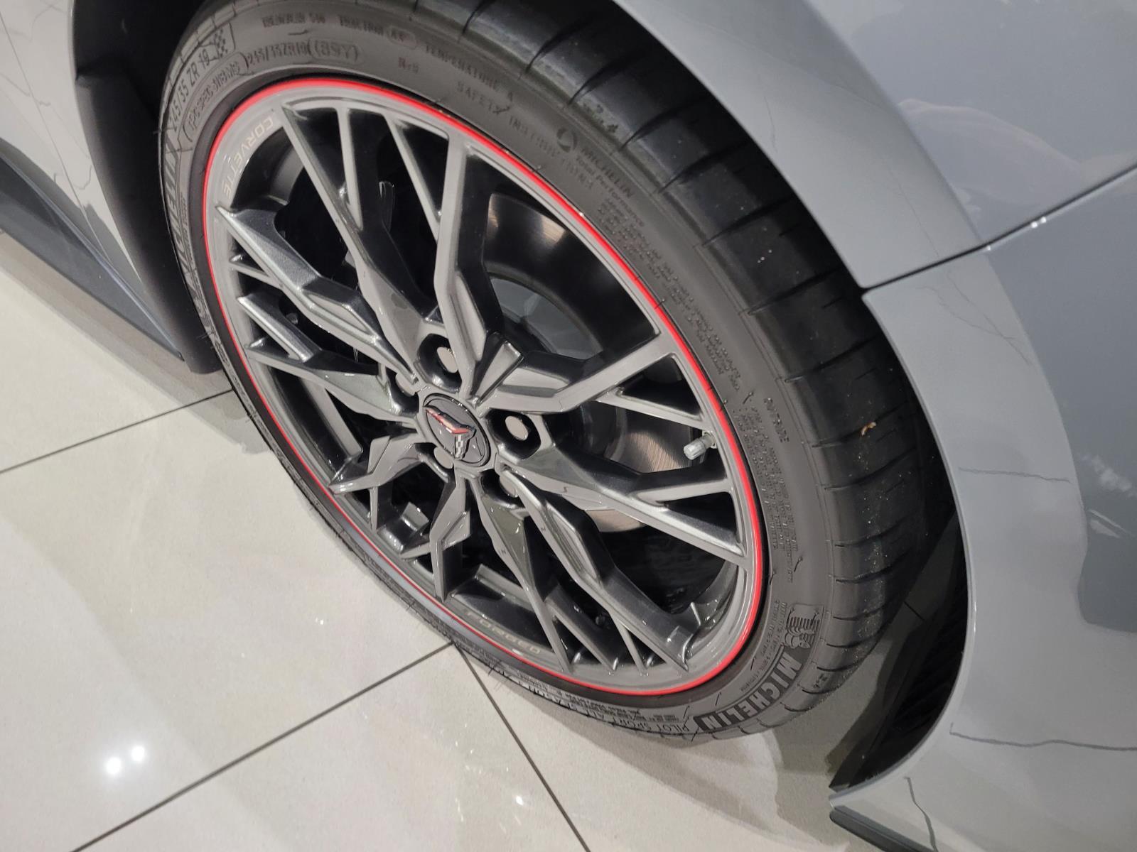 2025 Chevrolet Corvette Stingray 2LT photo 4
