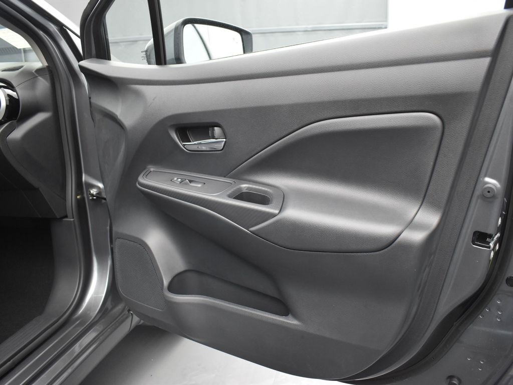 2025 Nissan Versa 1.6 SV photo 24