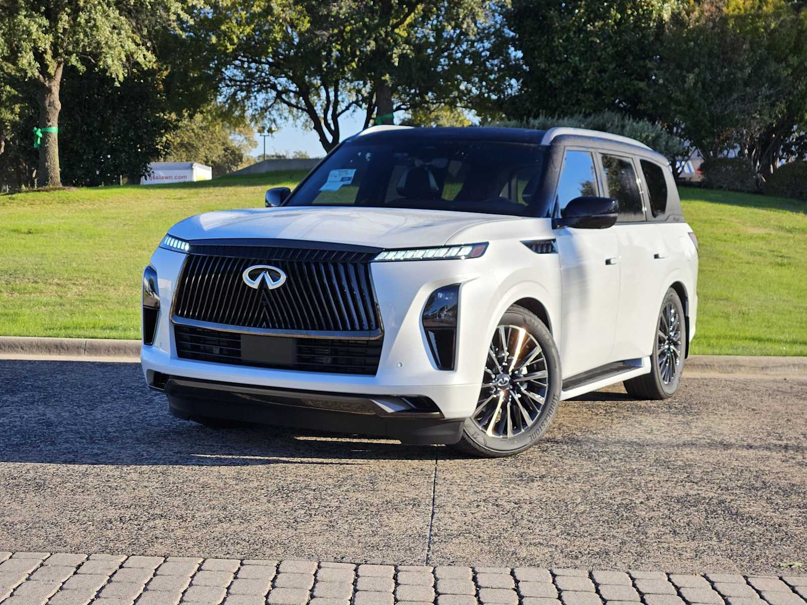 2026 INFINITI QX80 Autograph's photo