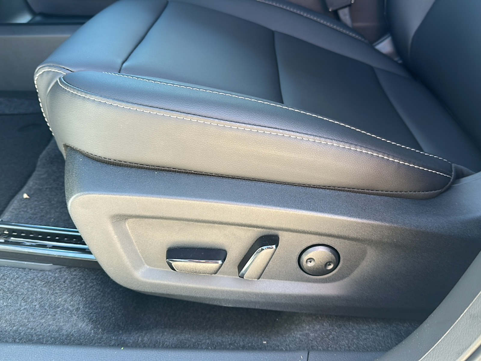 2025 Nissan Murano SV photo 4