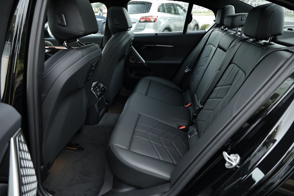 2026 Bmw 550e xDrive photo 25
