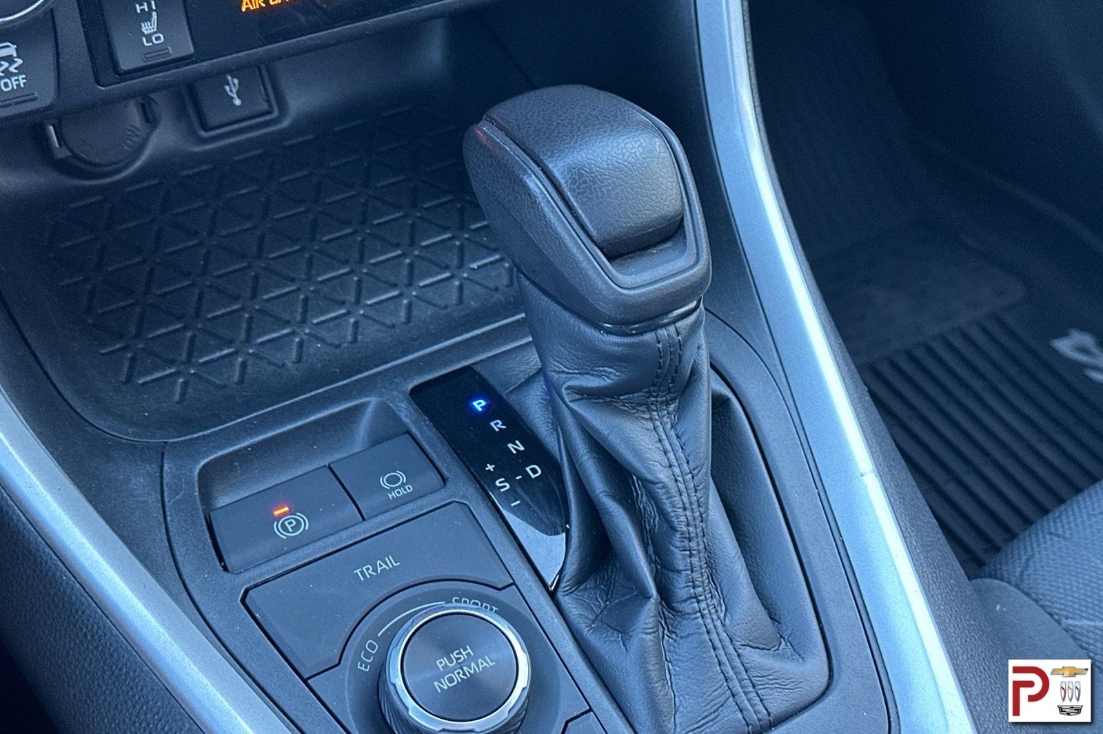 2020 Toyota RAV4 Hybrid XLE photo 23