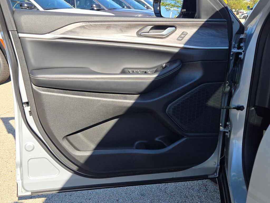 2024 Jeep Grand Cherokee Limited photo 21