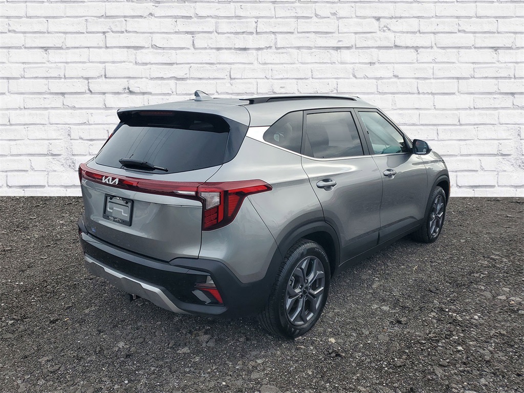 2024 Kia Seltos S photo 2