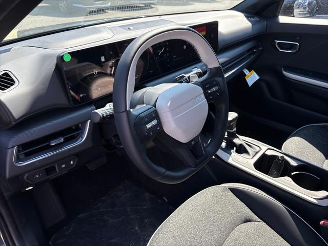 2025 Kia K4 GT-Line photo 3
