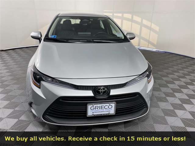 2025 Toyota Corolla LE photo 2