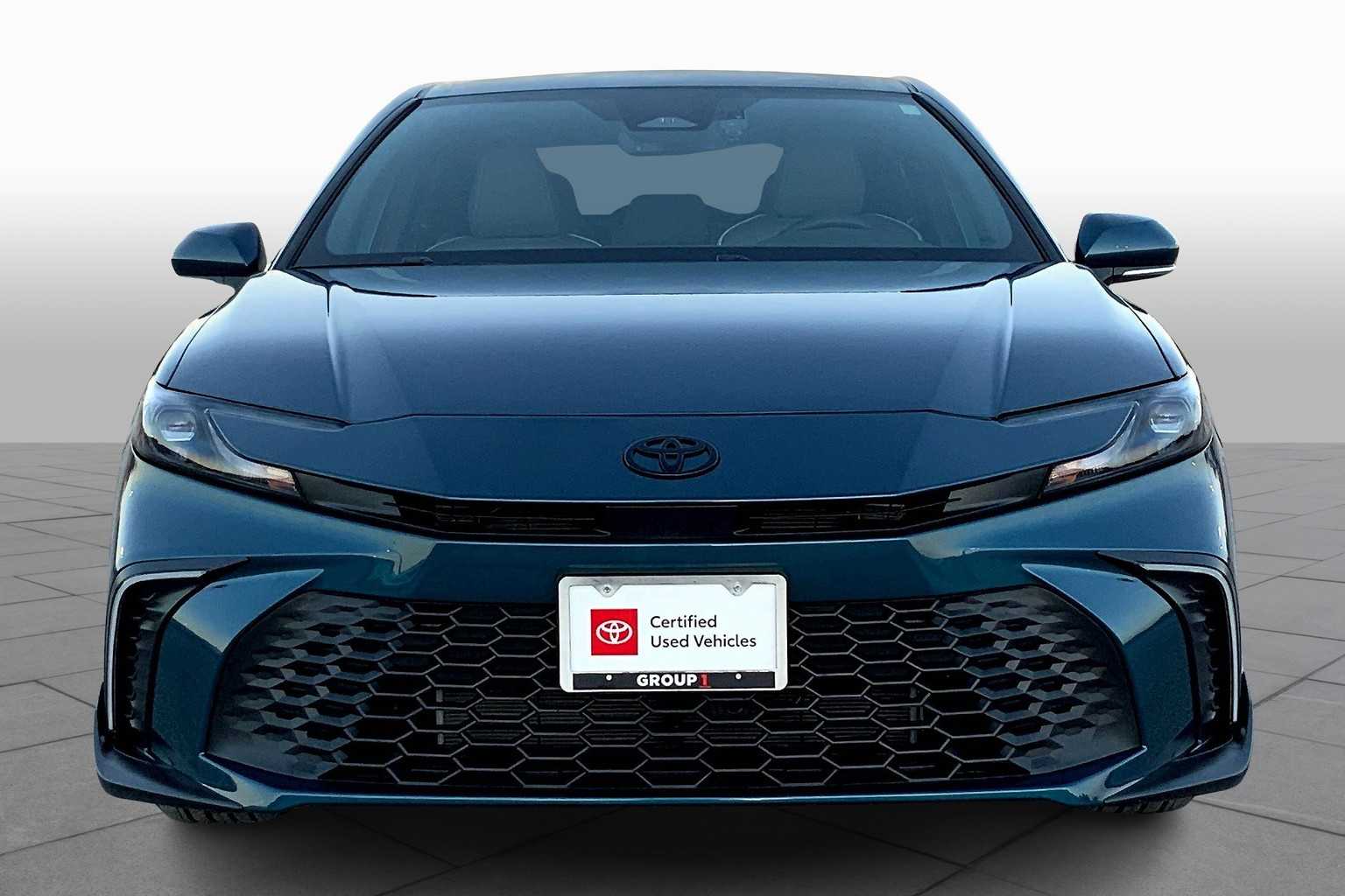 2025 Toyota Camry SE photo 3