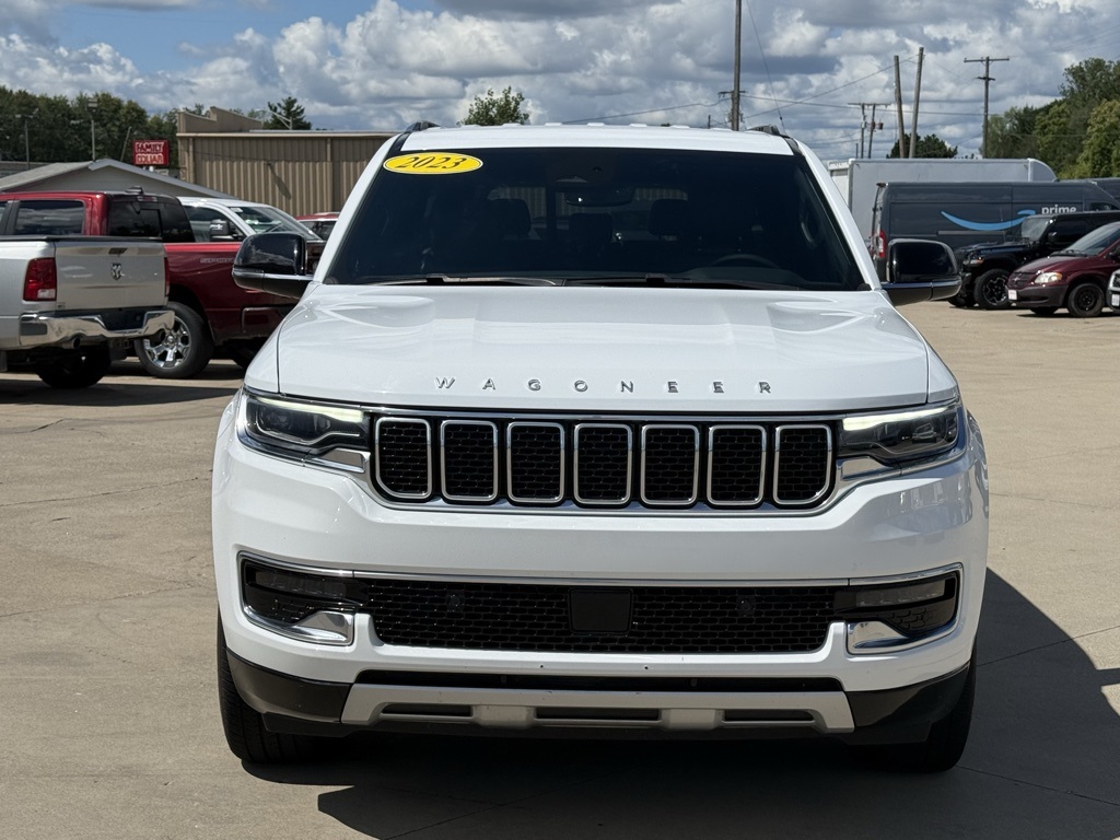 2023 Jeep Wagoneer L Series II photo 2