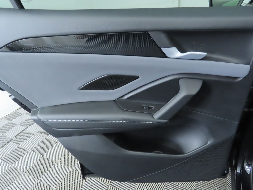 2025 Volkswagen Tiguan SE R-Line Black photo 24