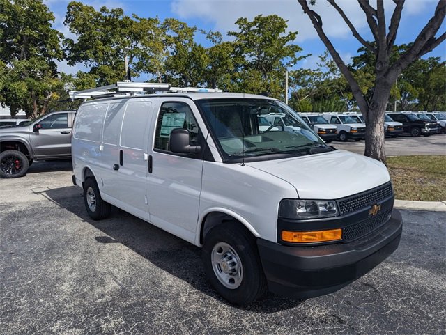 2025 Chevrolet Express Cargo 2500 photo 2