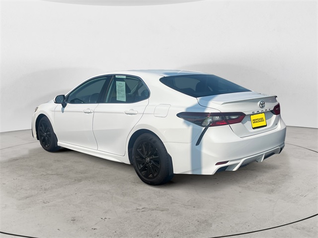 2022 Toyota Camry SE photo 2