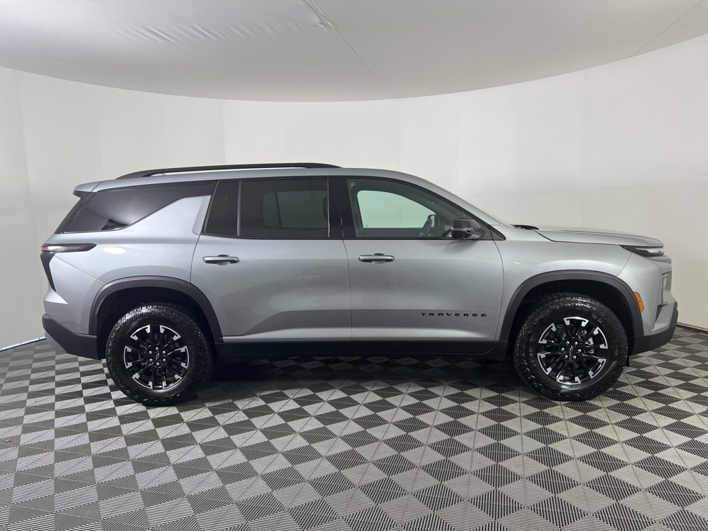 2026 Chevrolet Traverse Z71 photo 2