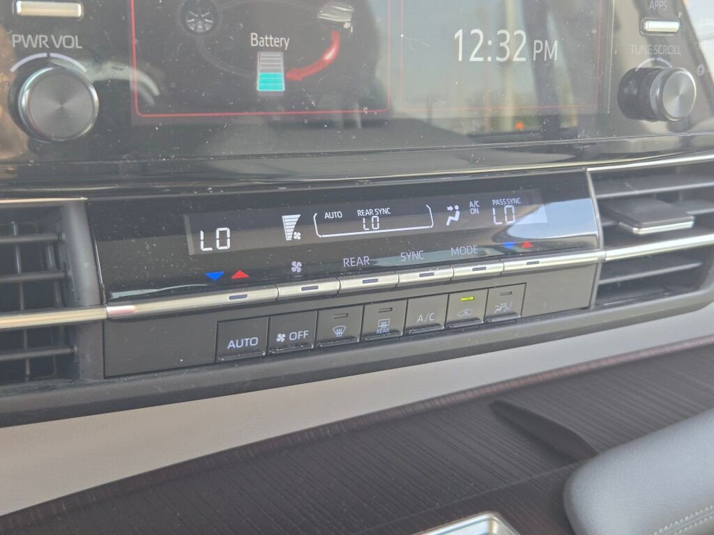 2021 Toyota Sienna LE photo 19
