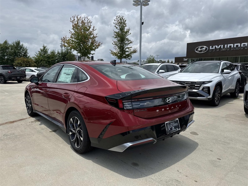 2025 Hyundai Sonata SEL photo 3