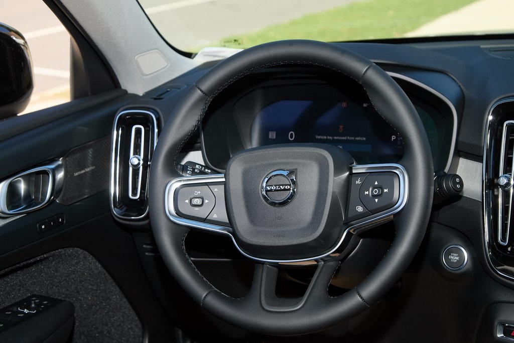 2026 VOLVO XC40 - Image 24