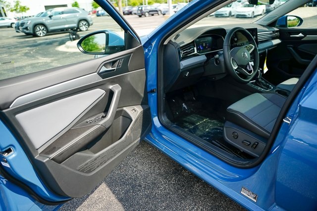2025 Volkswagen Jetta 1.5T SE photo 7