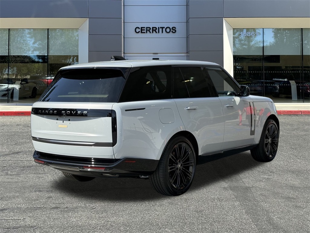 2025 Land Rover Range Rover SE photo 3