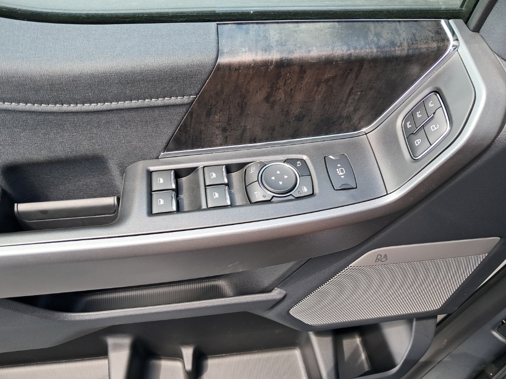 2025 Ford F-250 Lariat photo 9